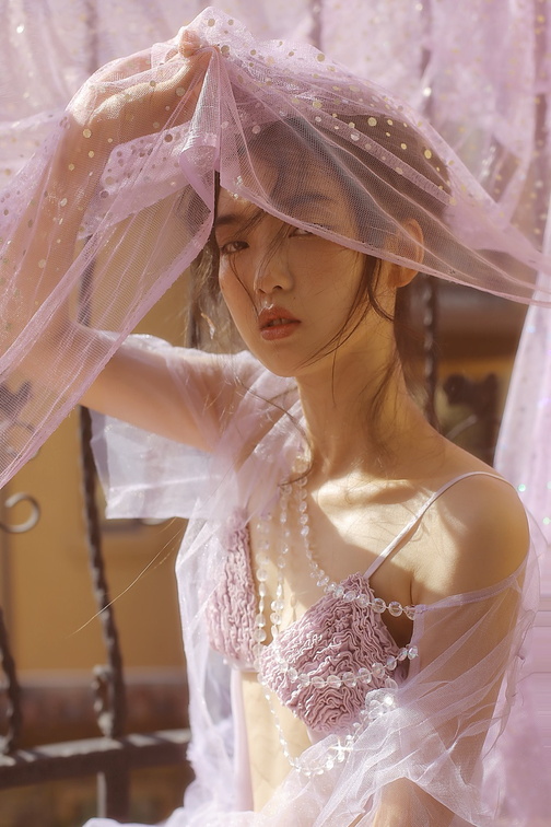 GirlAndFlower 431.jpg